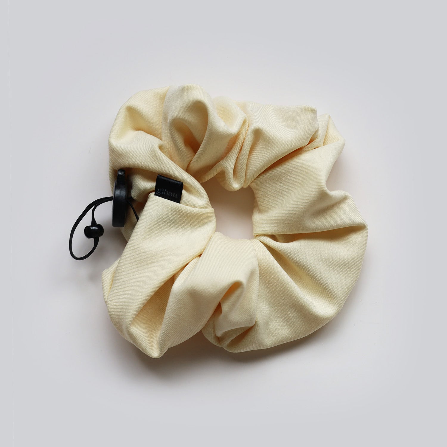 Sport scrunchie with strong hold