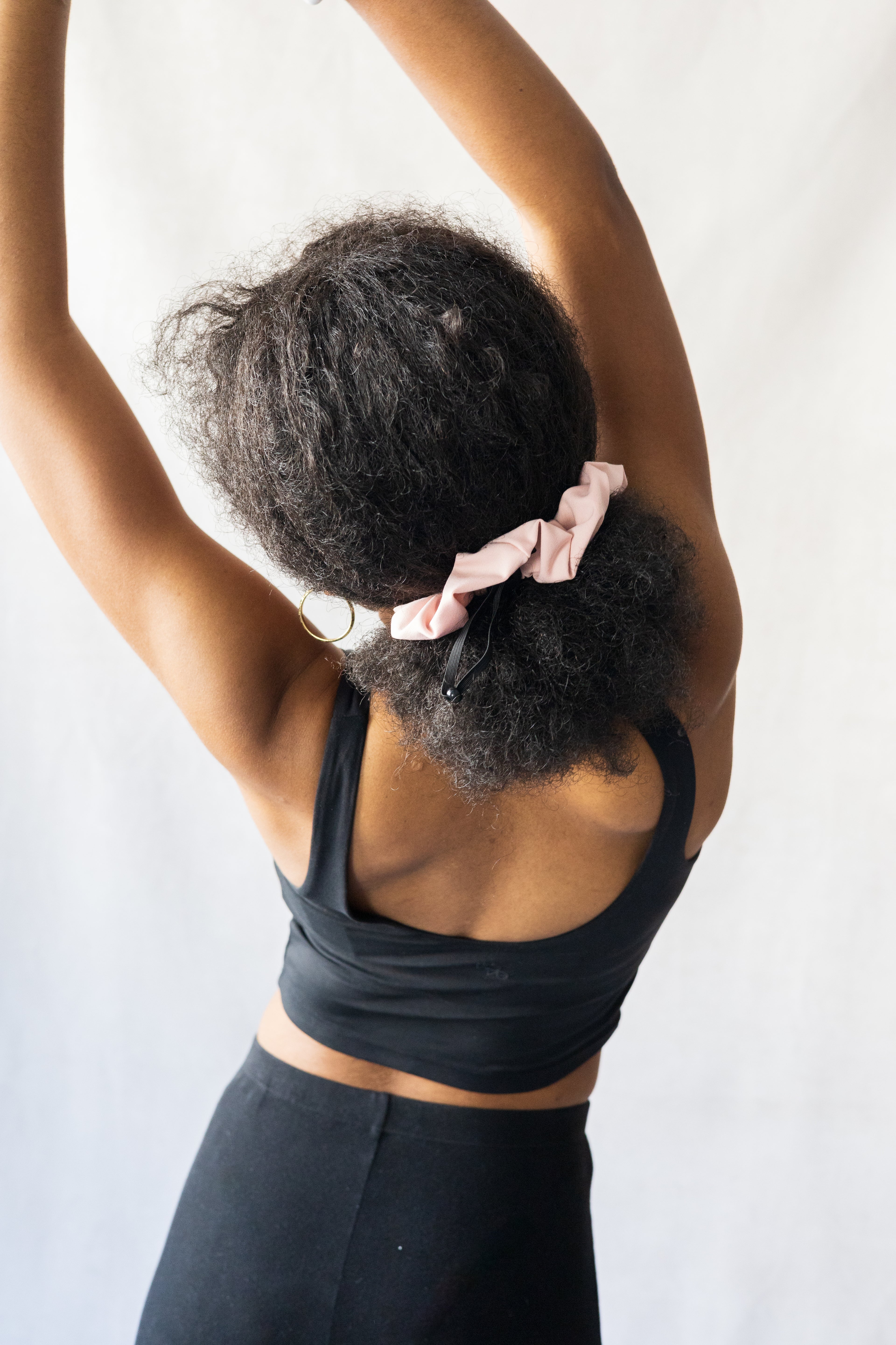 Sport scrunchie with strong hold