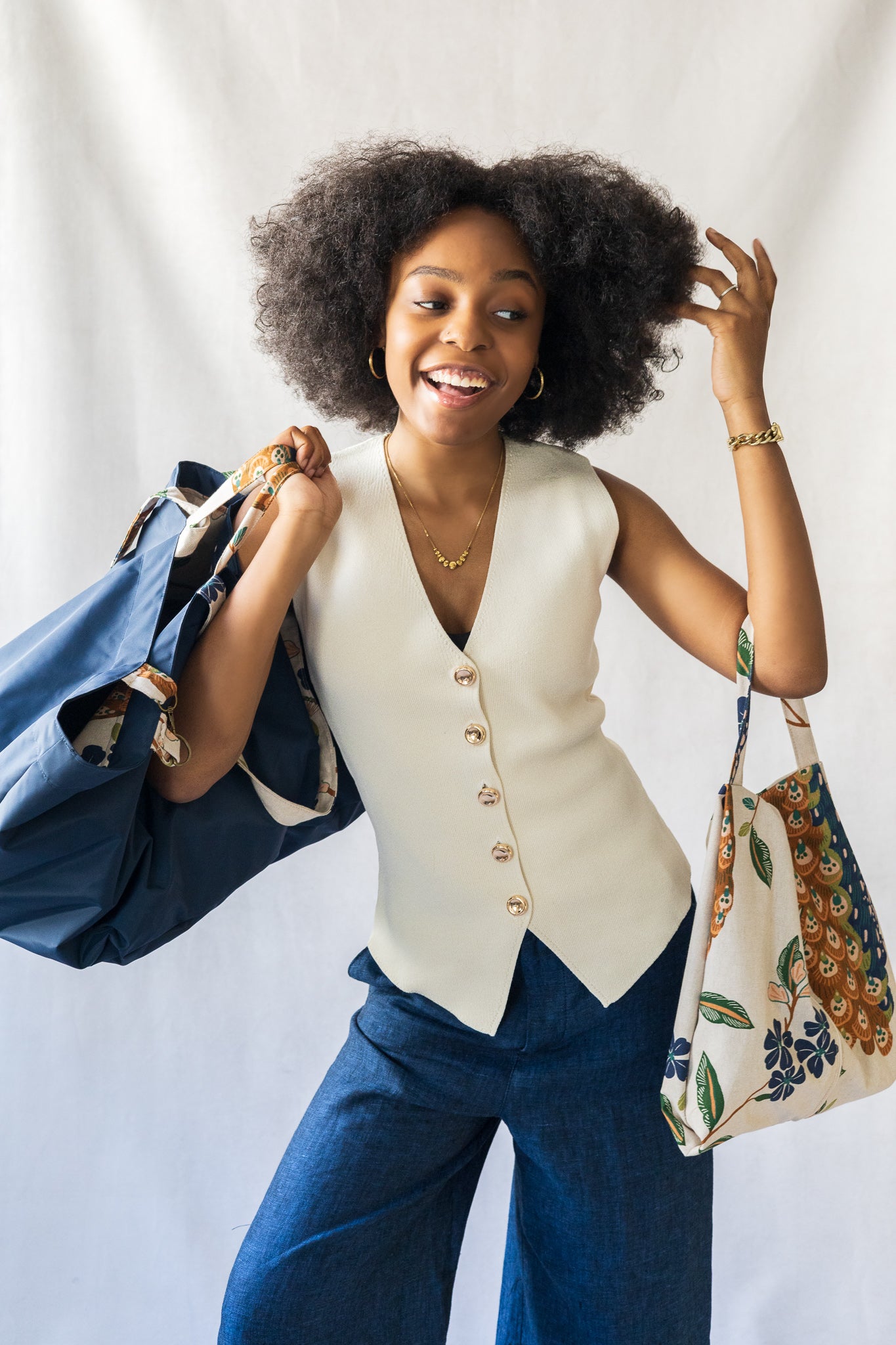 Multifunctional shoe bag