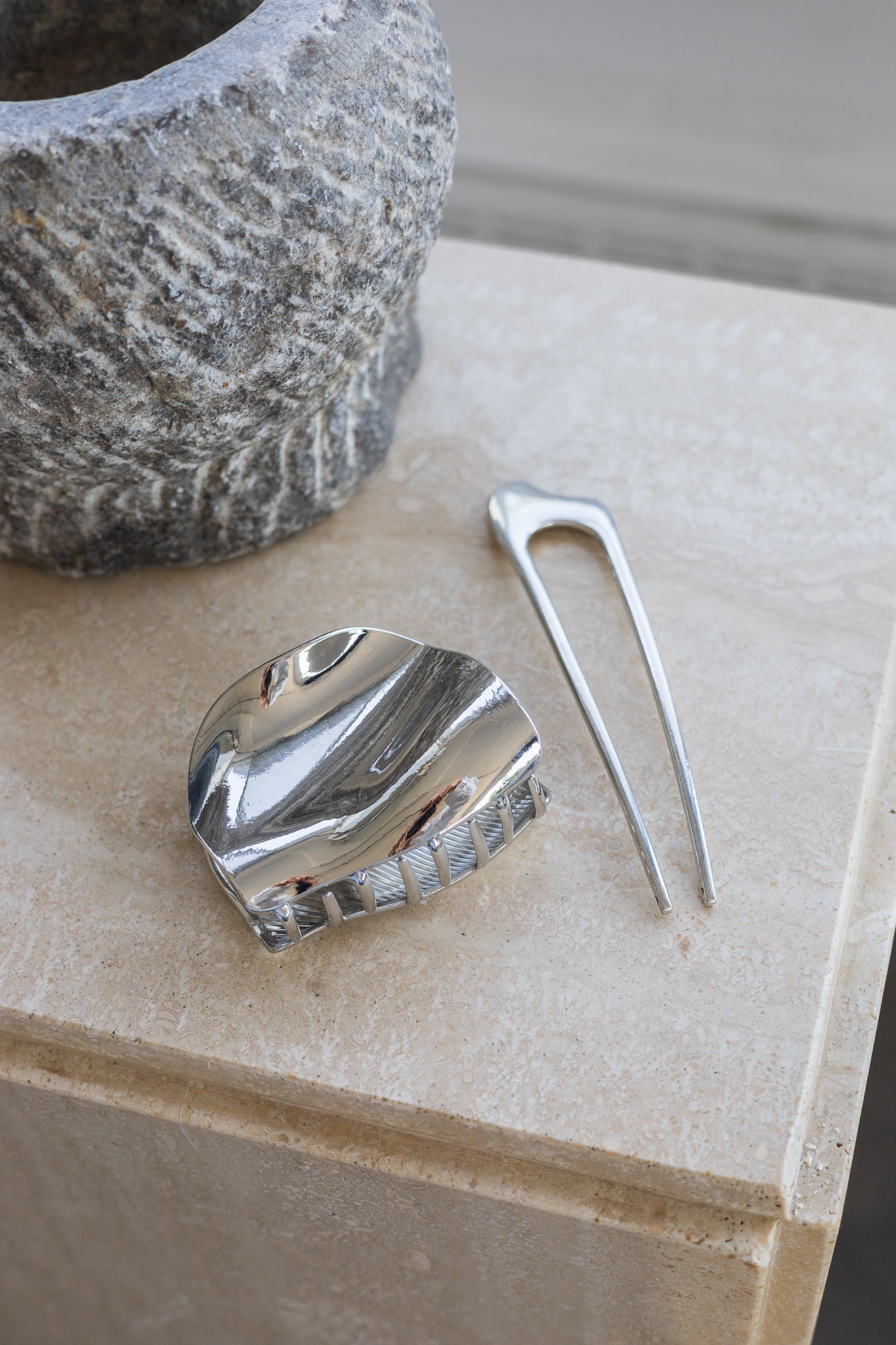 Ludi metallic hair clip