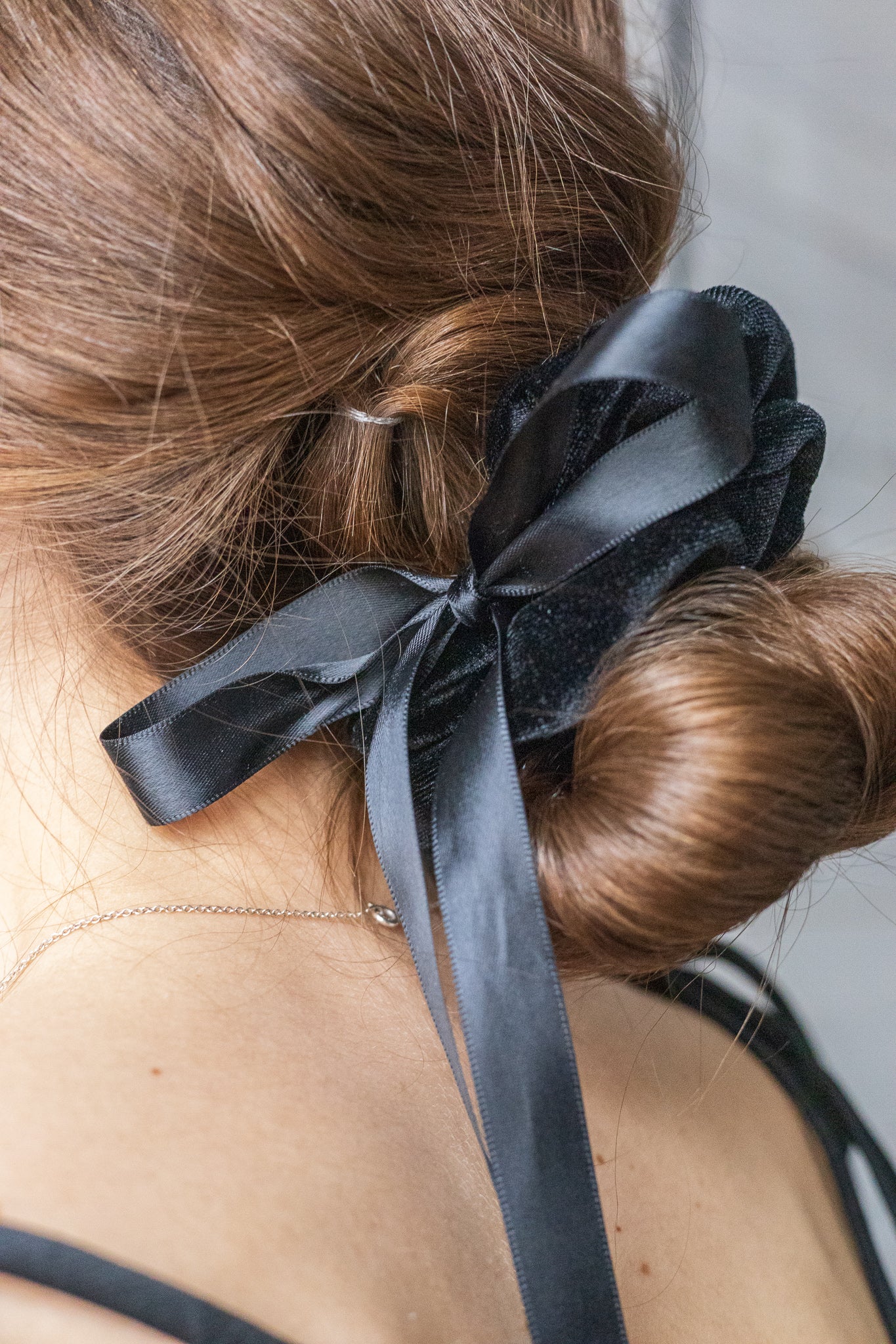 Velvet scrunchie with bow
