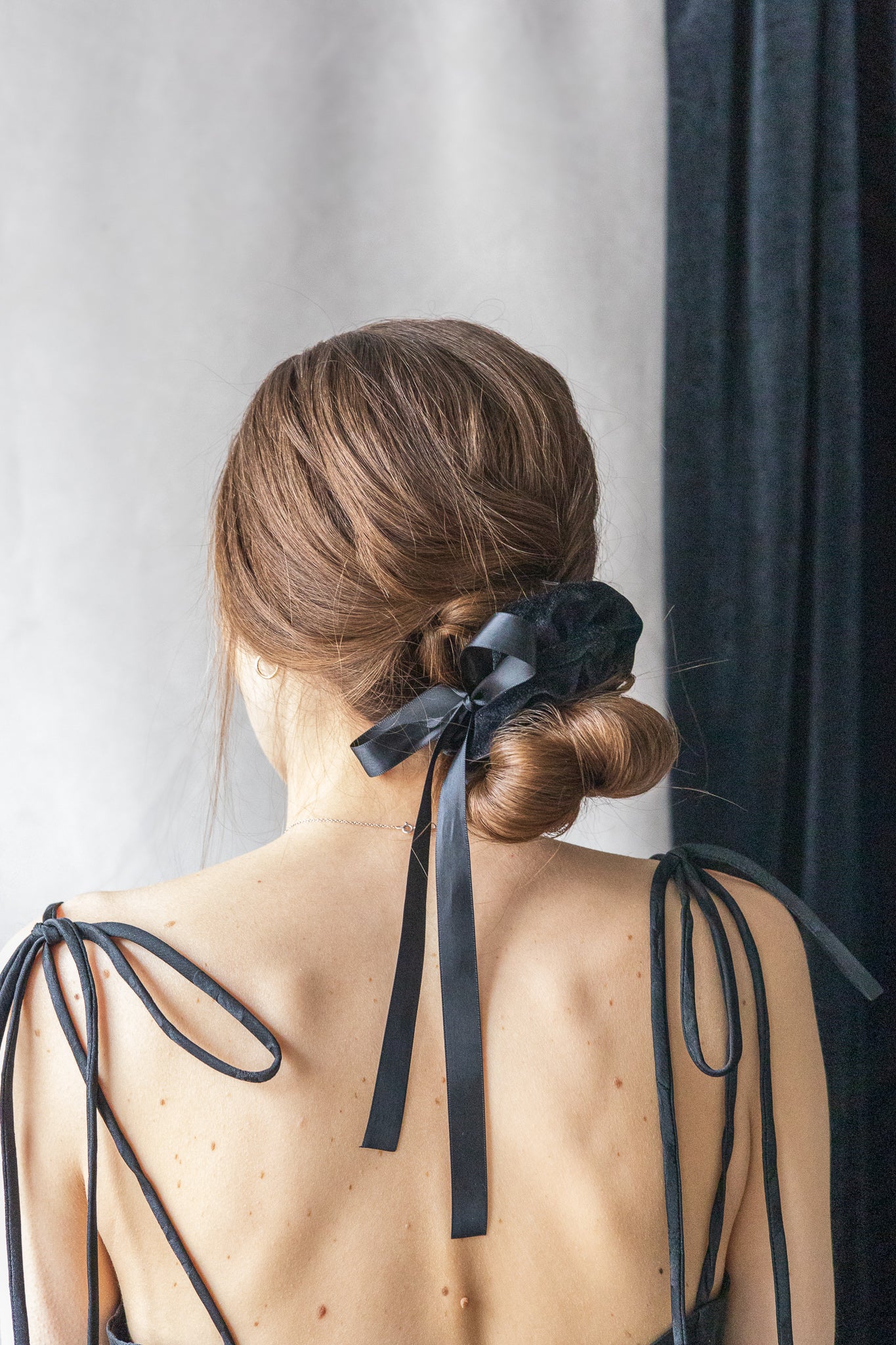 Velvet scrunchie with bow