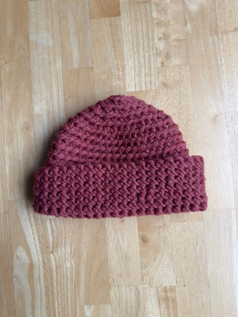 Échantillon - Tuque tricotée retournée brique