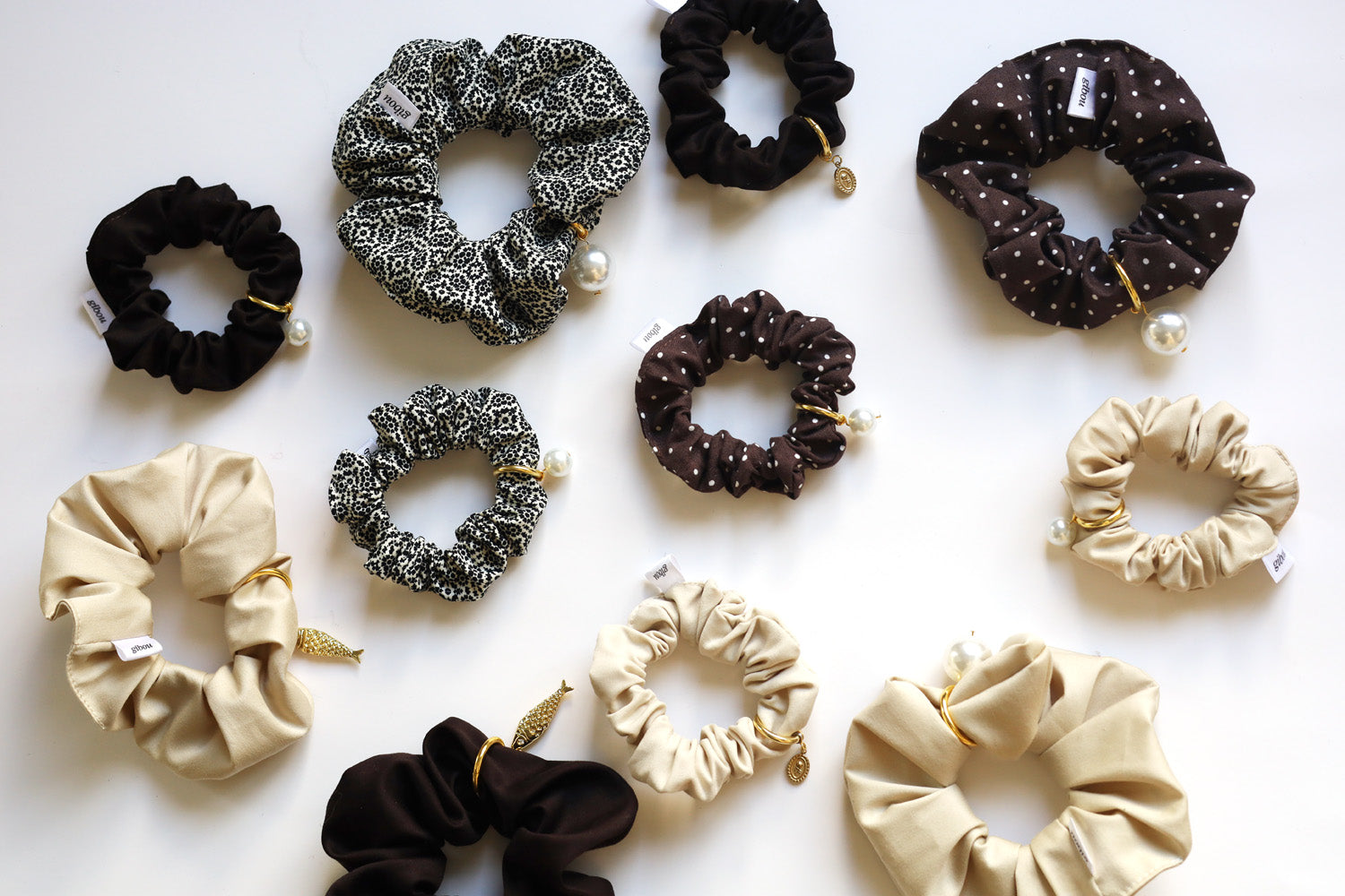 Mini scrunchie with charm