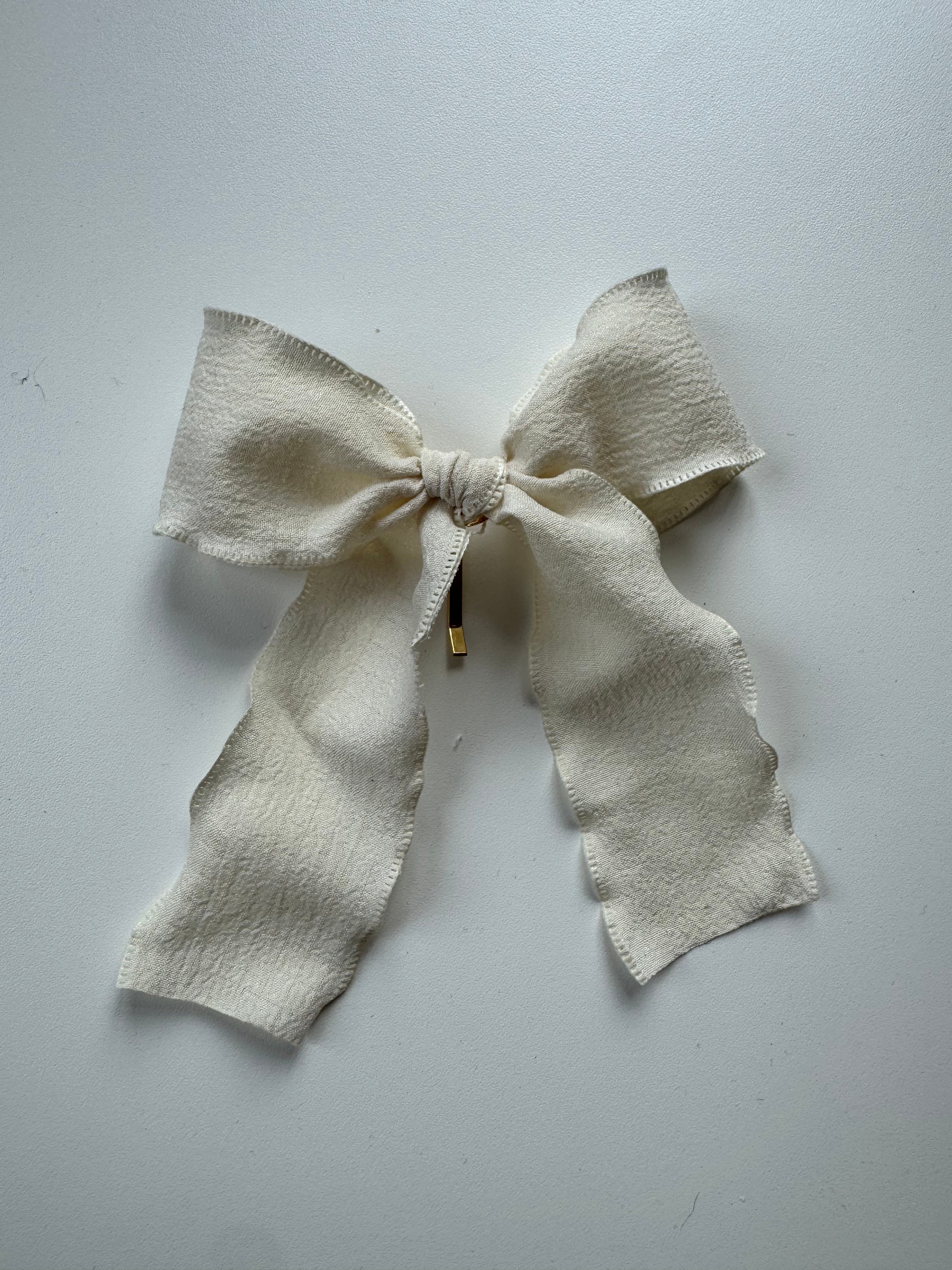 Échantillon - Boucle sur crochet métallique crème