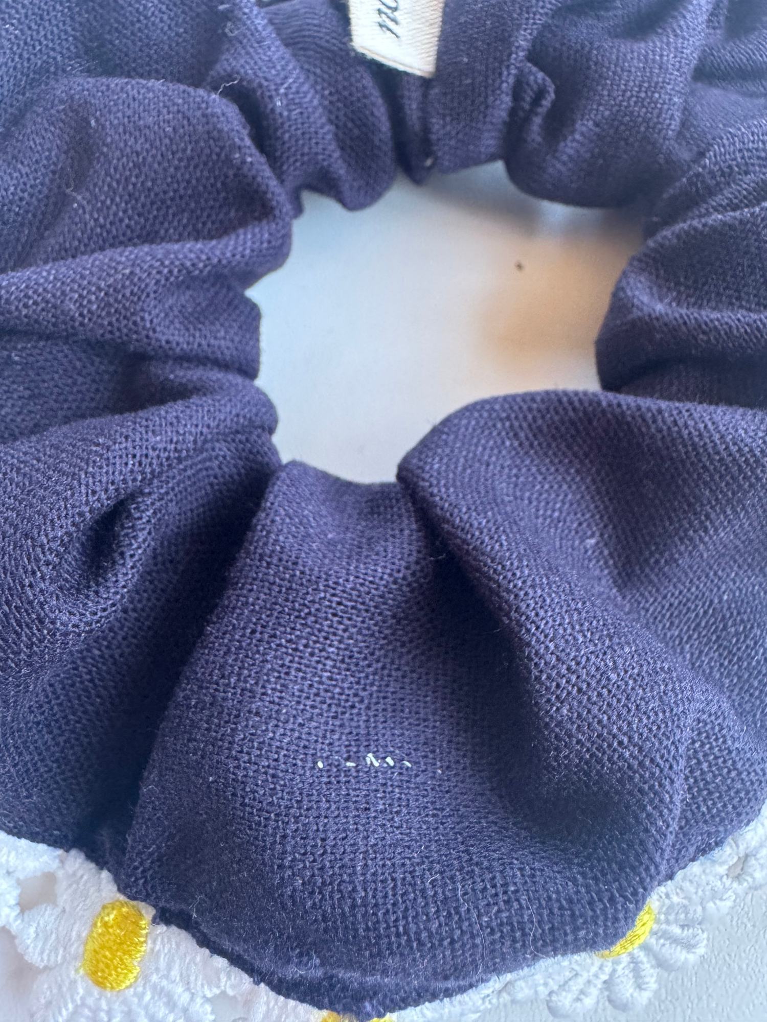 Échantillon - chouchou marguerites bleu