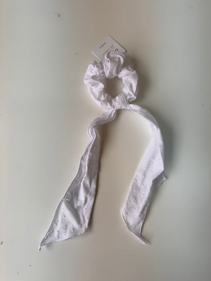 Échantillon - Chouchou foulard point d'esprit / Sample - Swiss Dot Scrunchie-Scarf