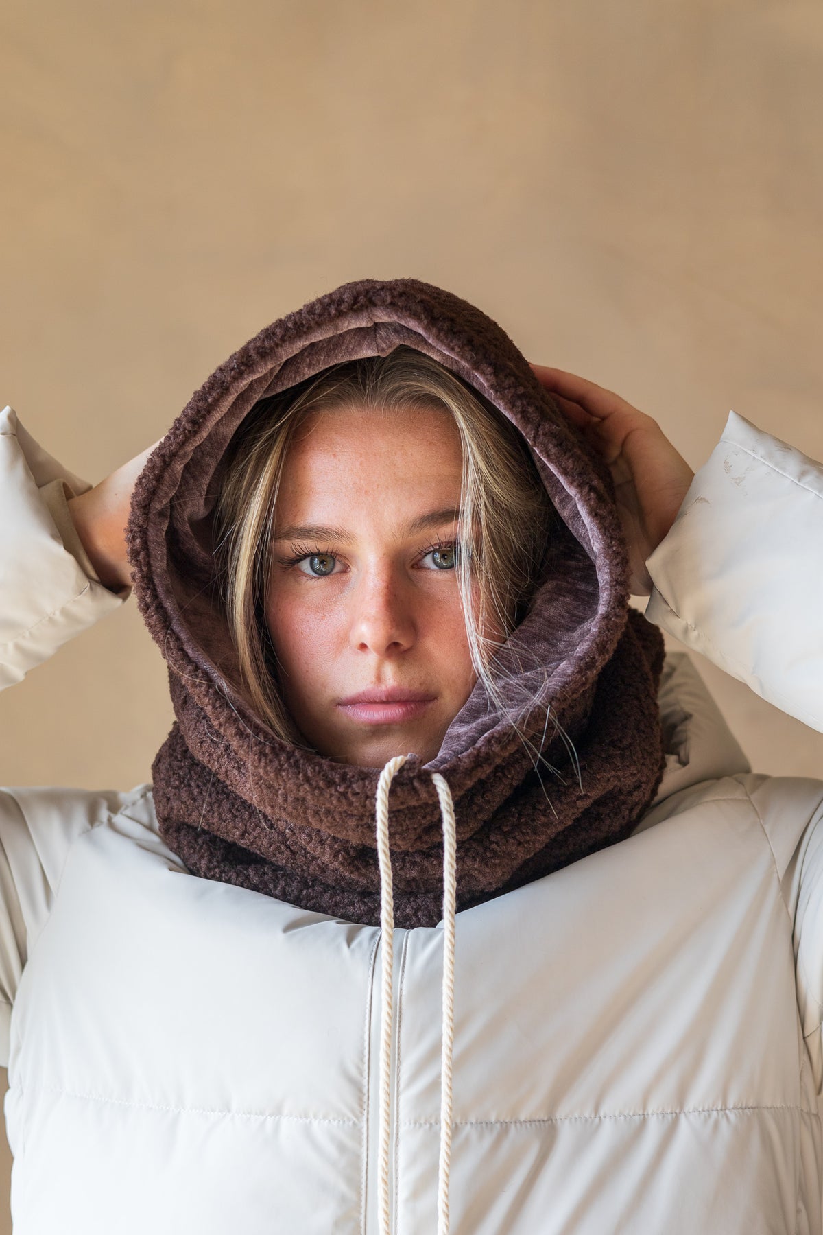 Col capuche molletonné réversible