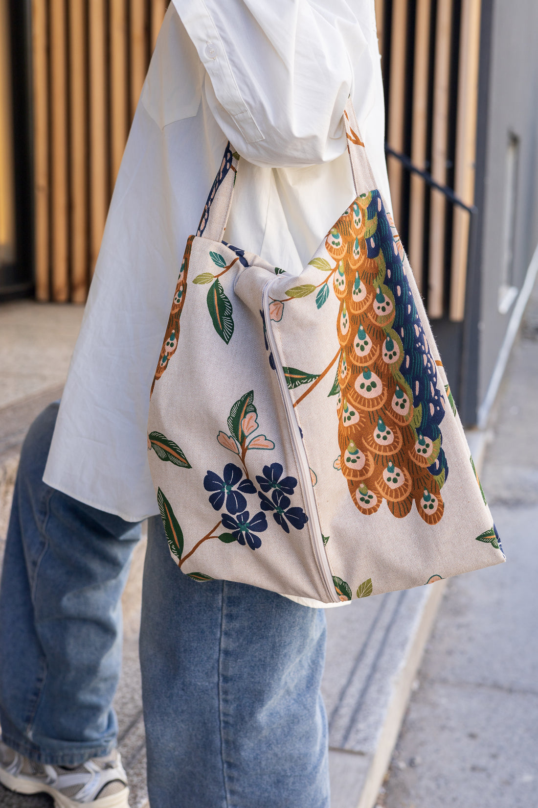 Multifunctional shoe bag