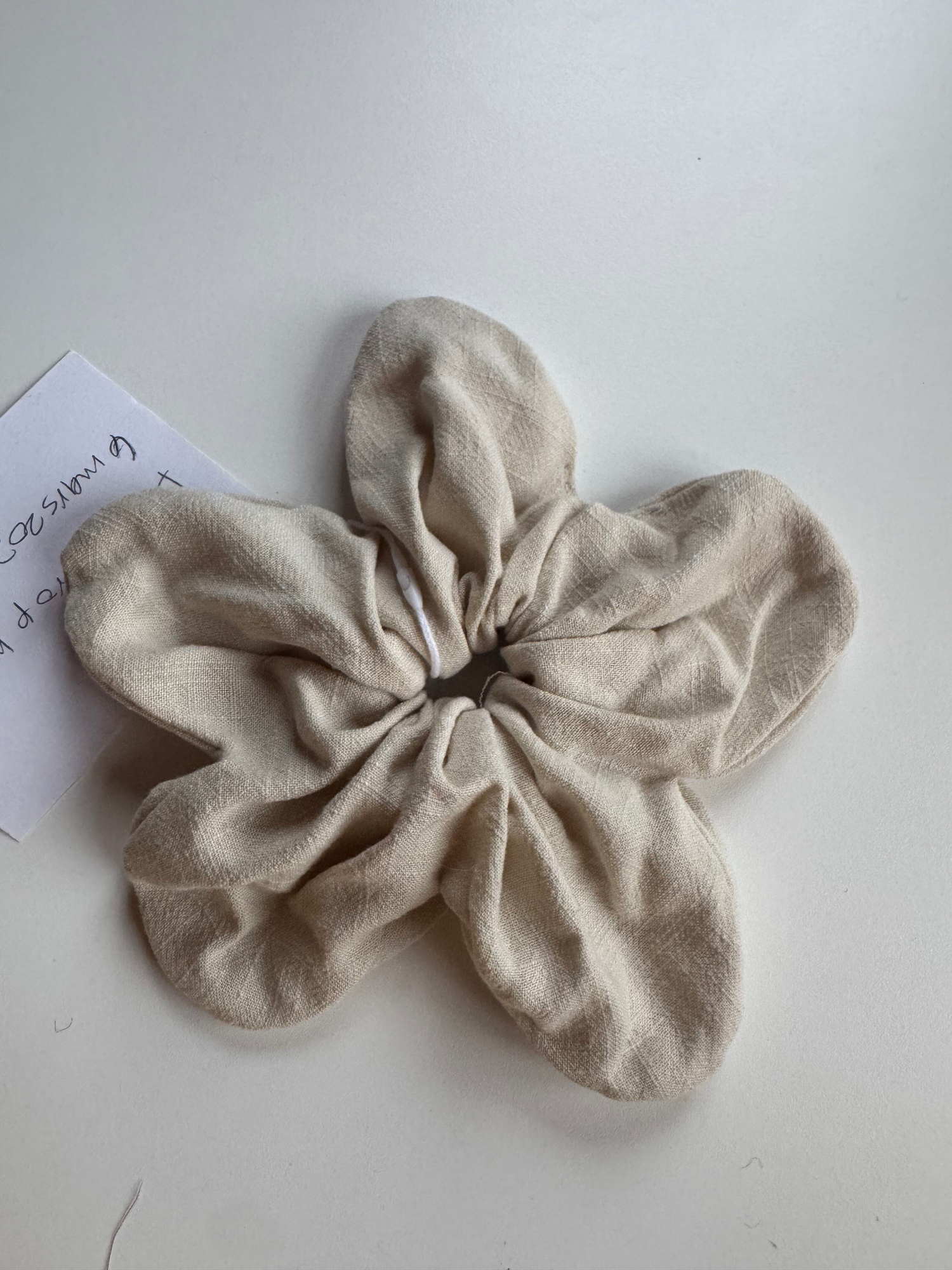 Échantillon - Chouchou en forme de fleur en lin