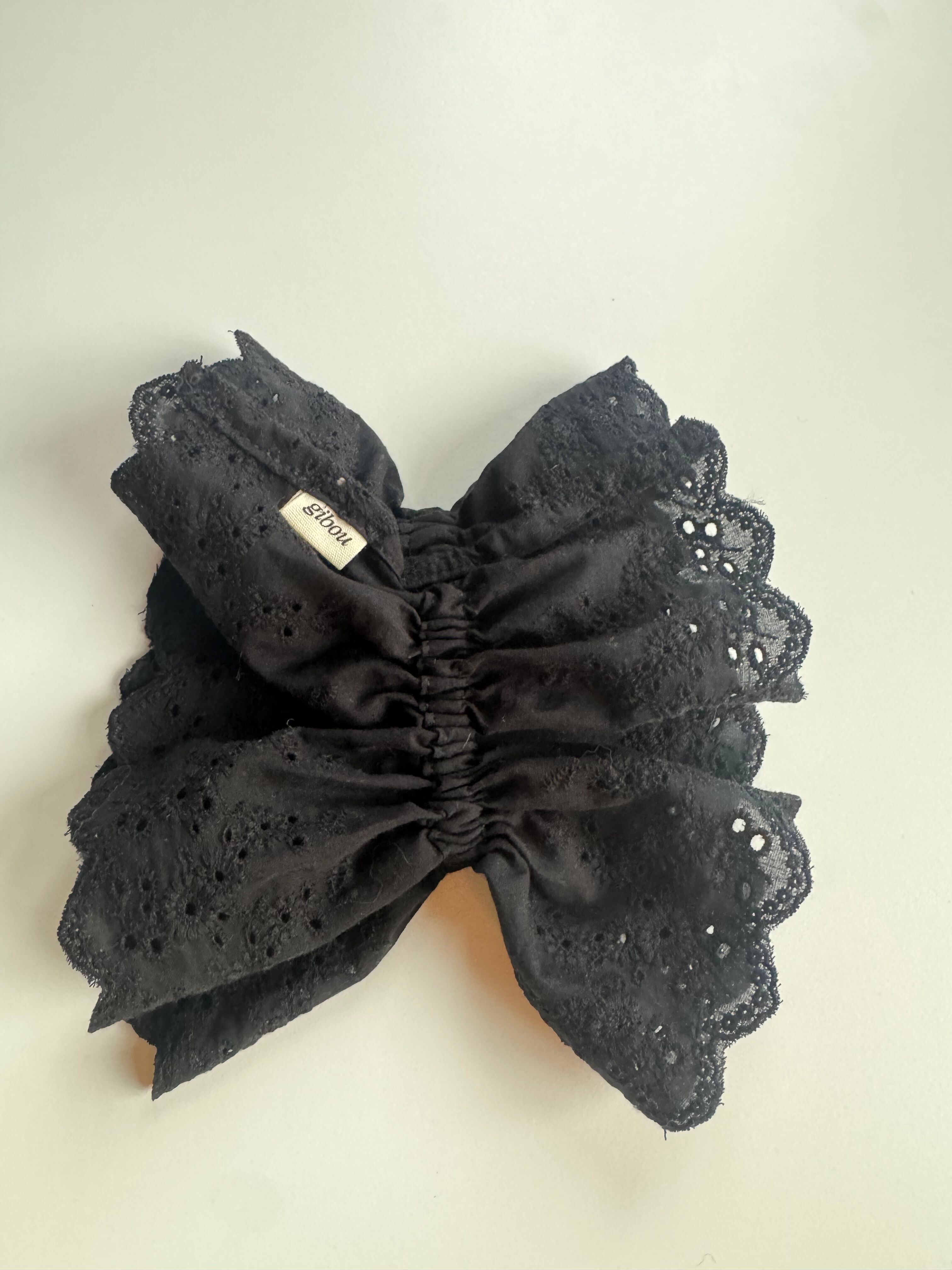 Échantillon - Chouchou broderie anglaise noir