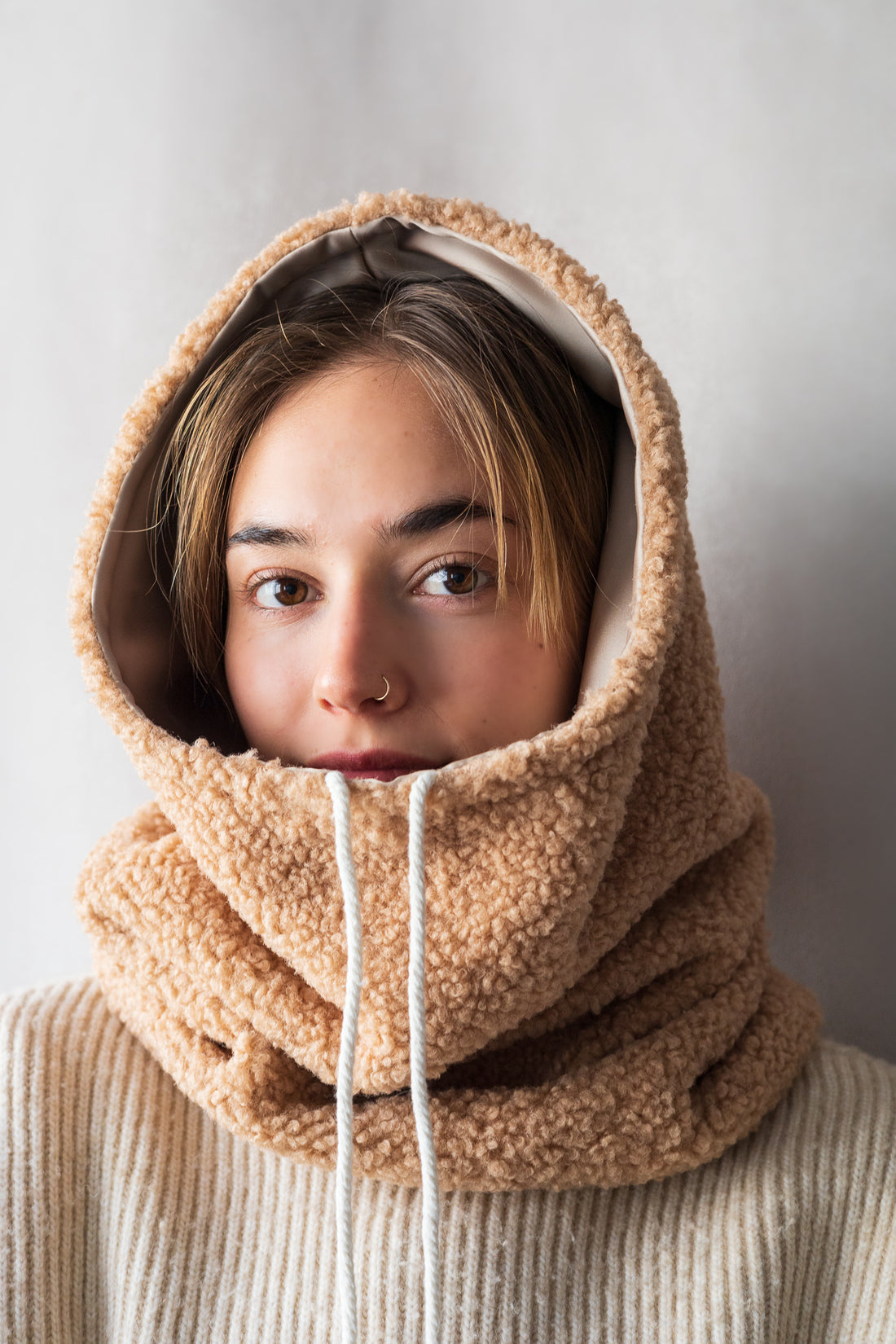 Col capuche intérieur en satin