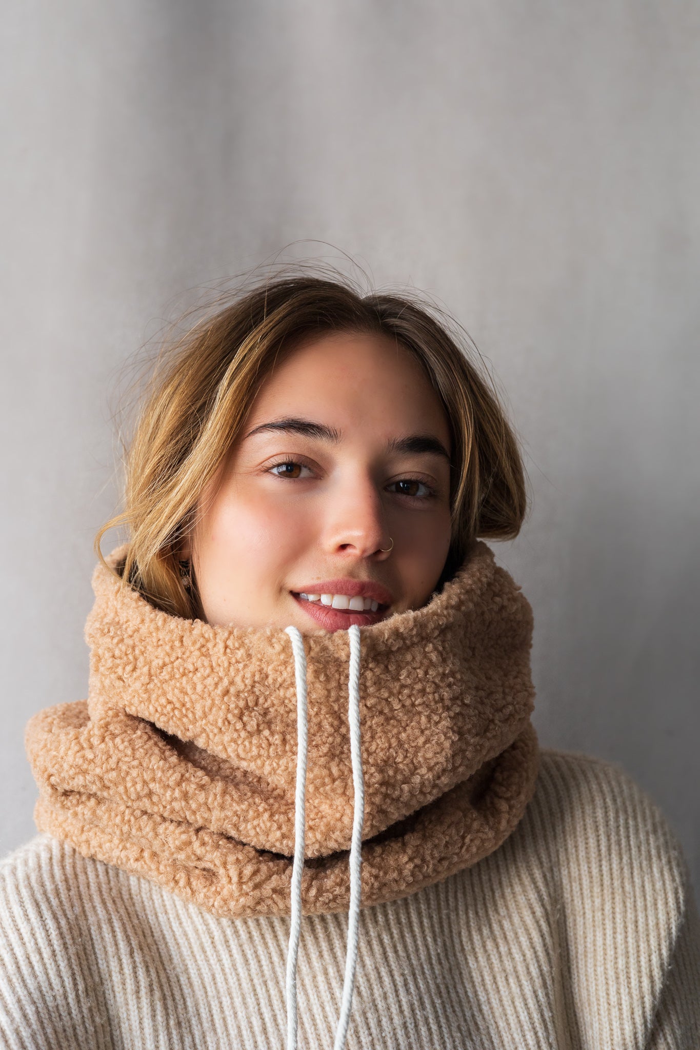 Col capuche intérieur en satin