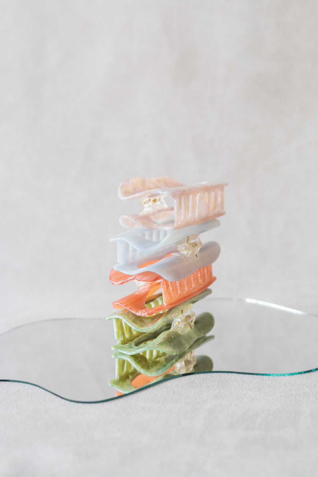 Ludi acetate hair clip