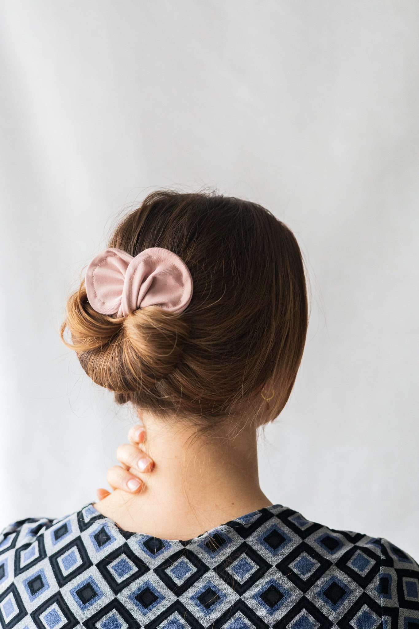 Imparfait - chignon rose pâle taché