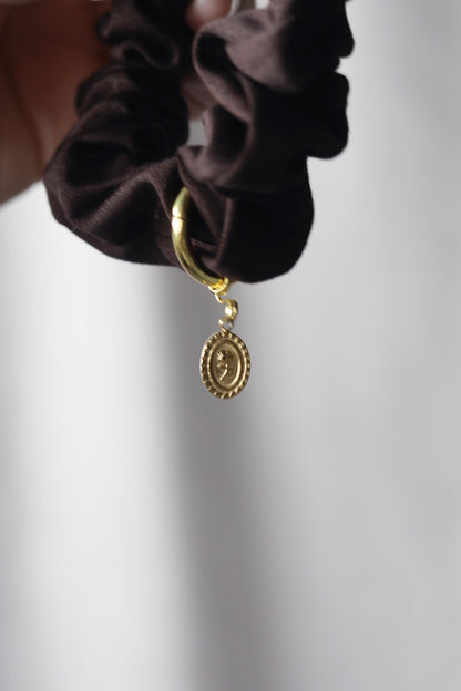 Mini scrunchie with charm