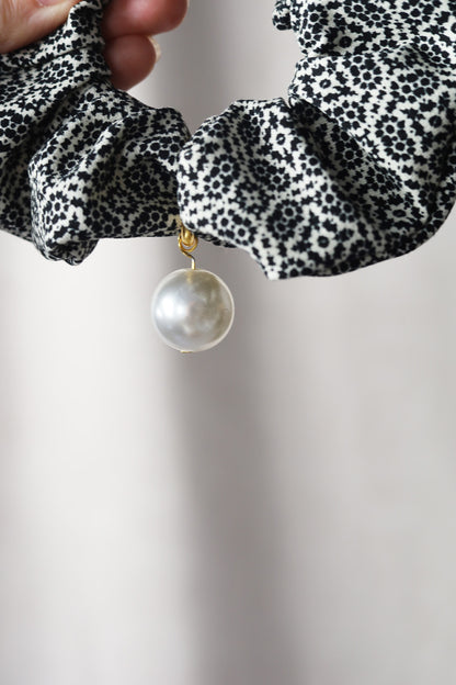 Mini scrunchie with charm