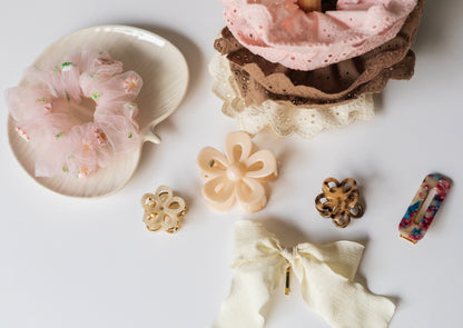 Chouchou en crinoline avec fleurs brodées