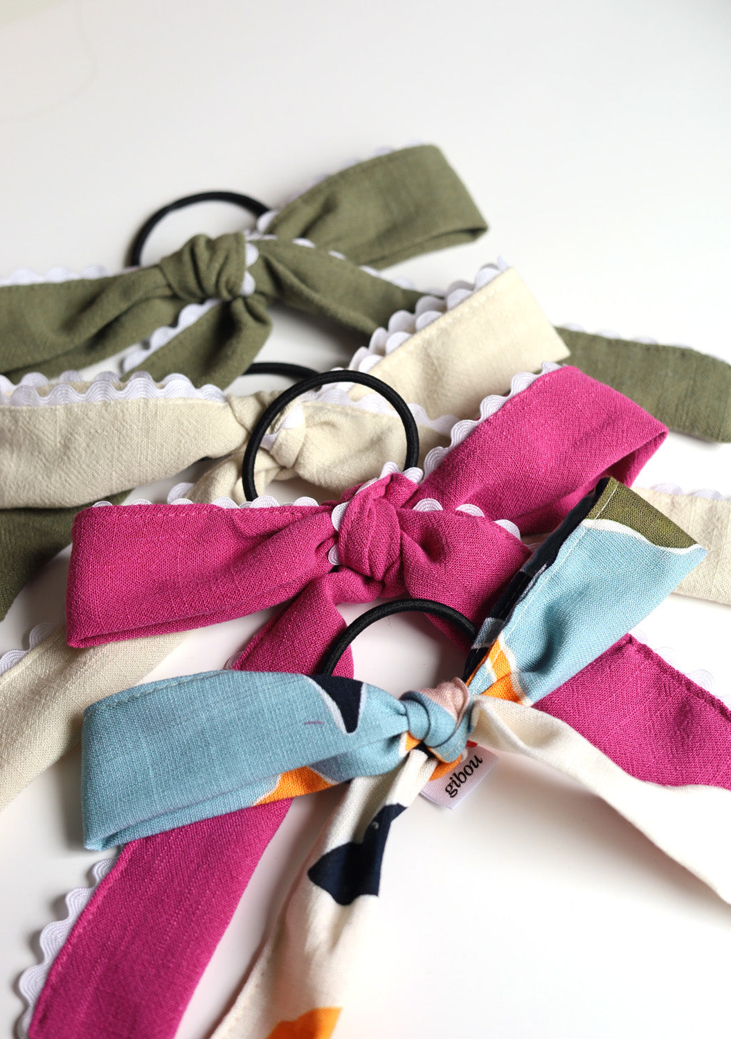 Loop on elastic with trim