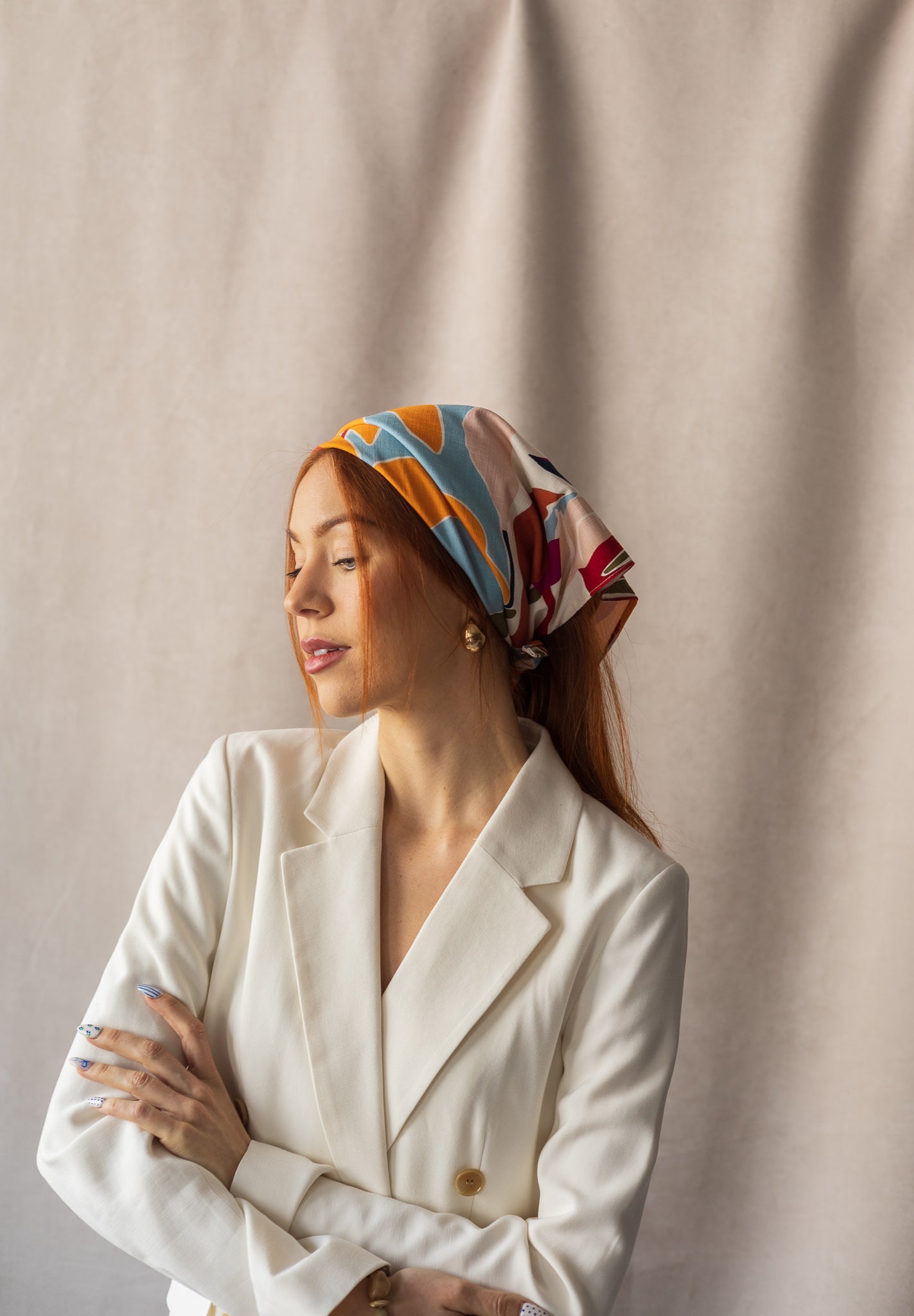 Multifunctional scarf