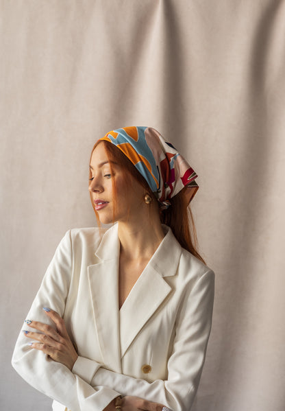 Multifunctional scarf