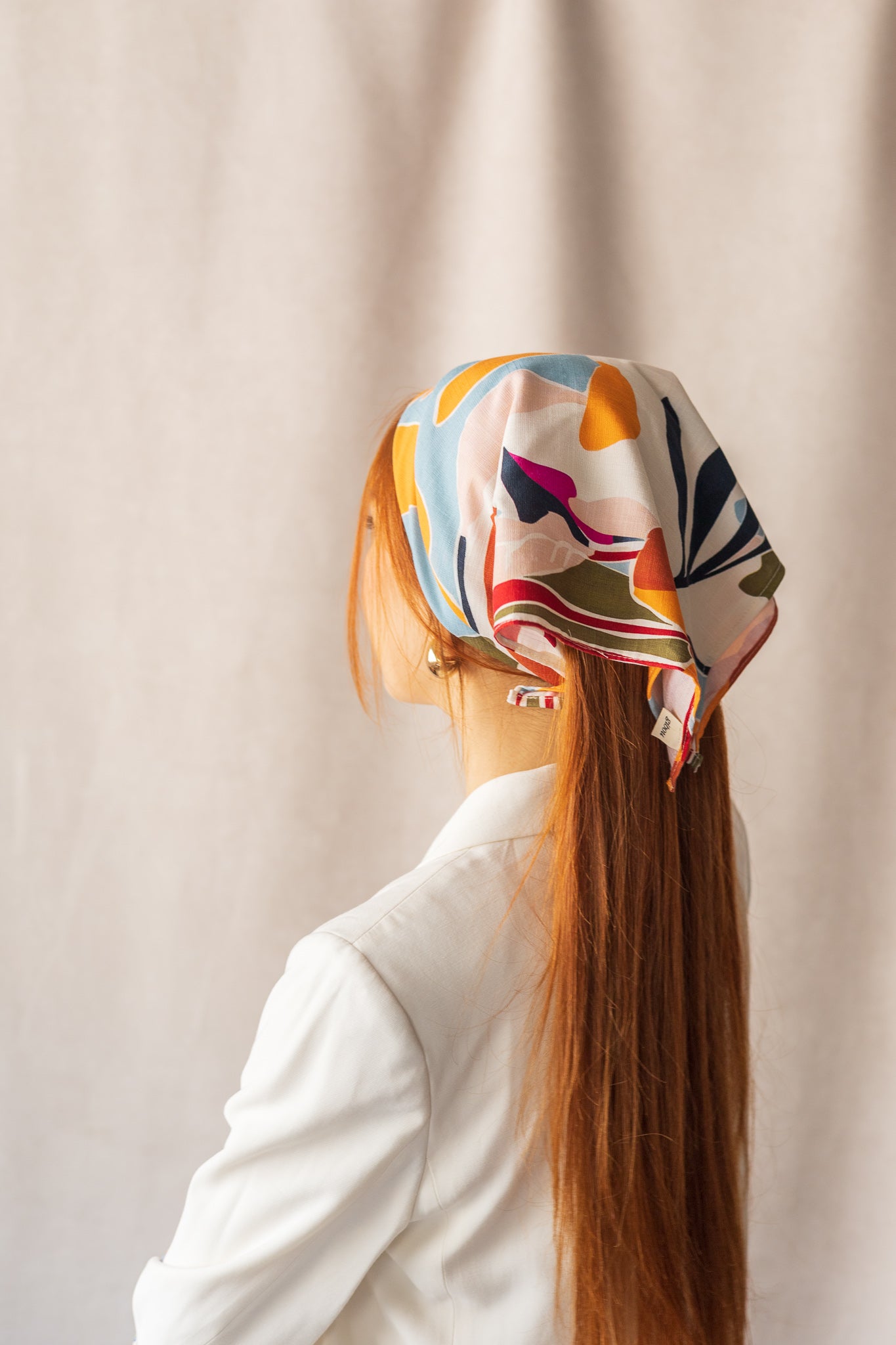 Multifunctional scarf