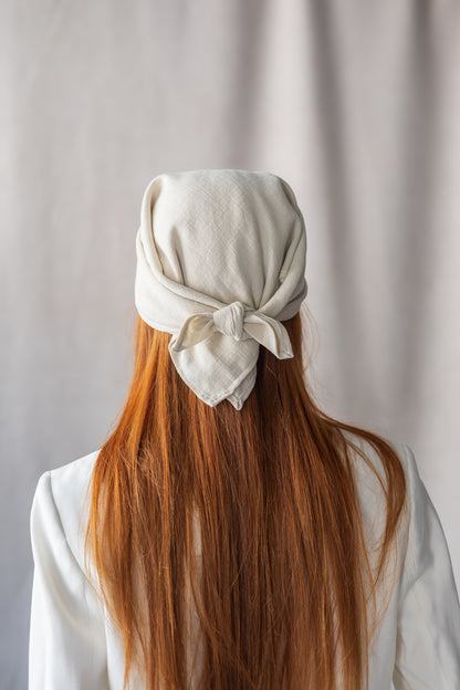 Multifunctional scarf
