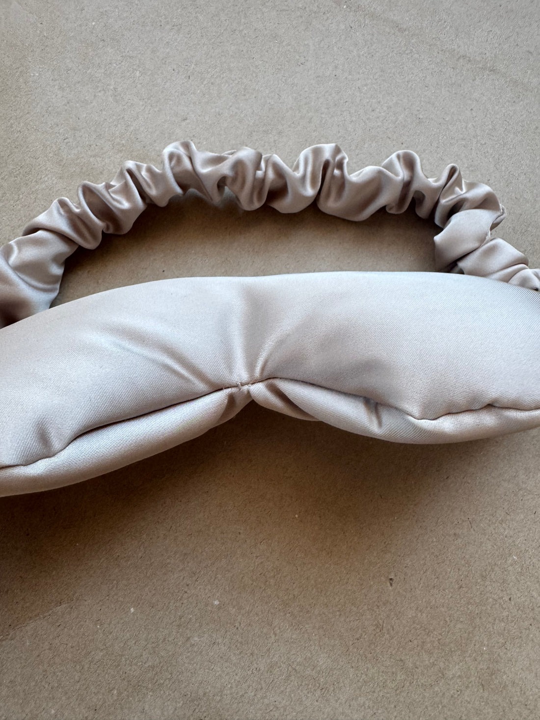 Imparfait - Masque de sommeil, coutures imparfaites