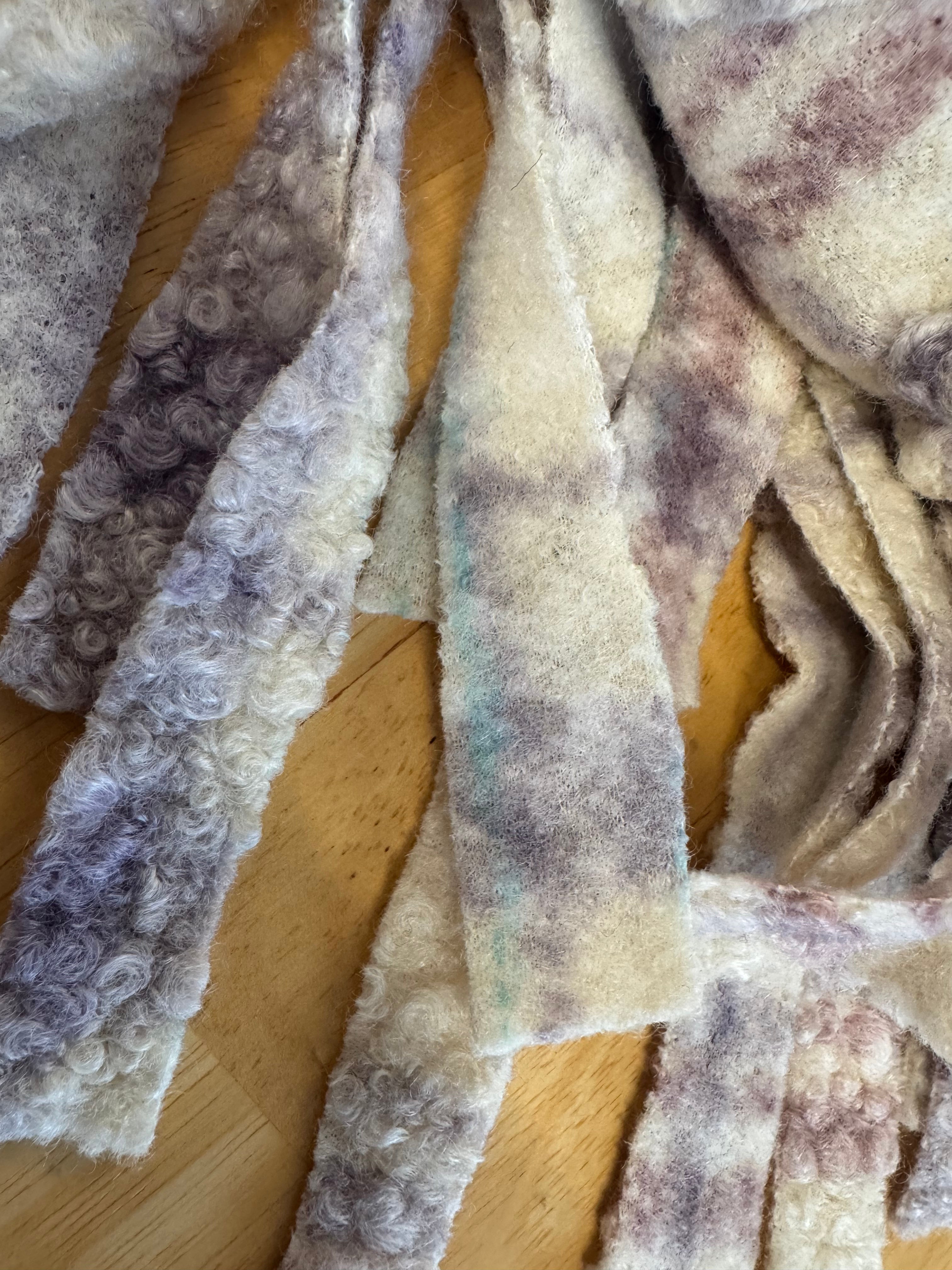 Imparfait - Foulard bouclé avec petite tache