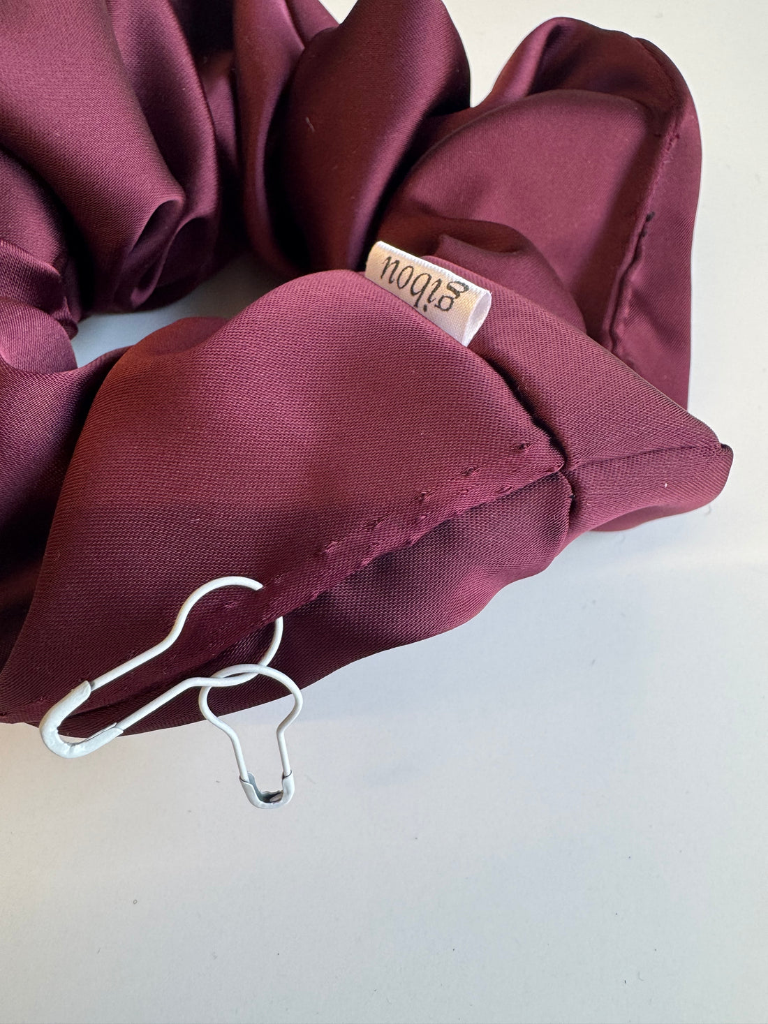 Imparfait - Chouchou large en satin prune