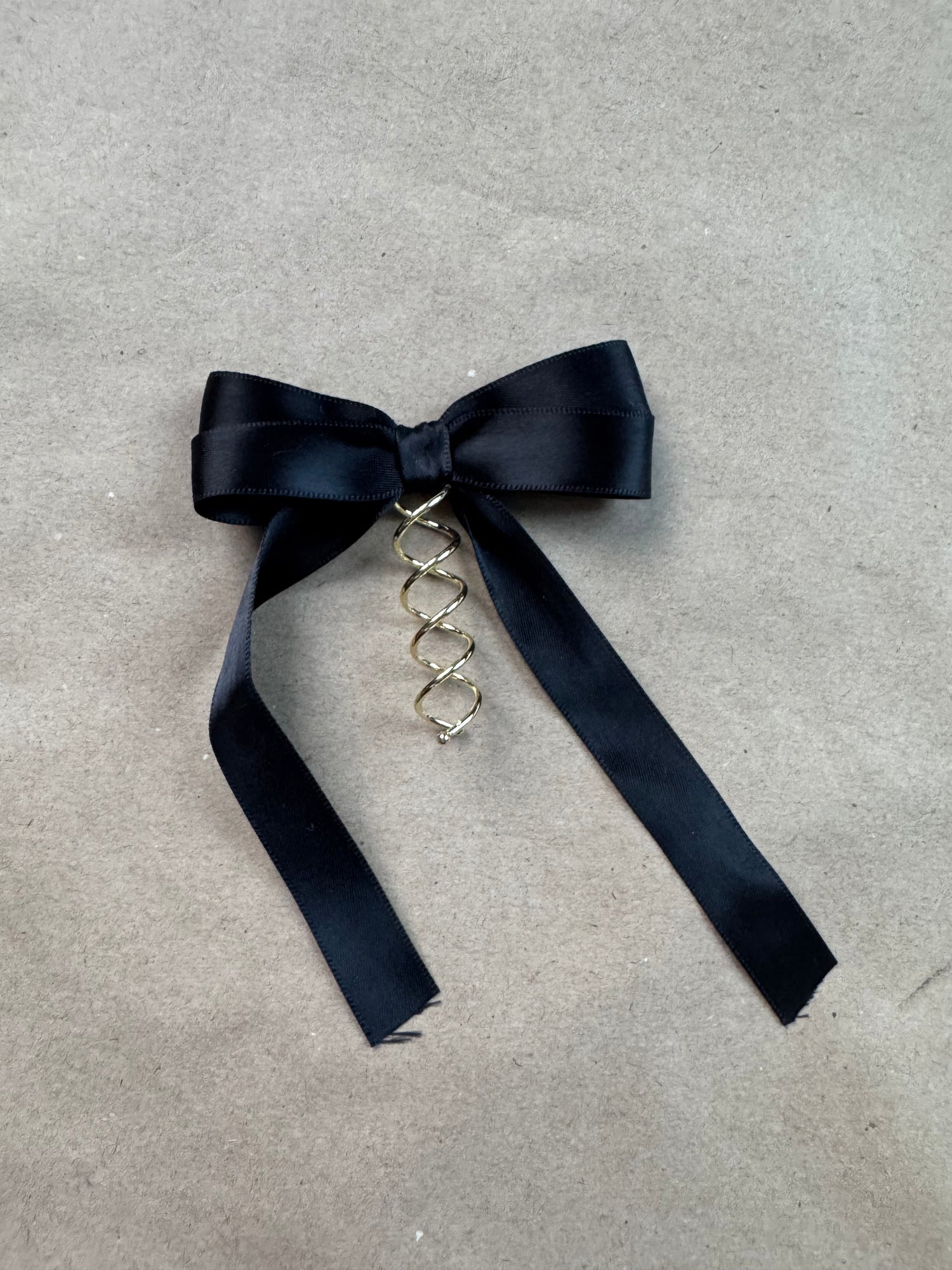 Sample - Black ribbon bow on spiral