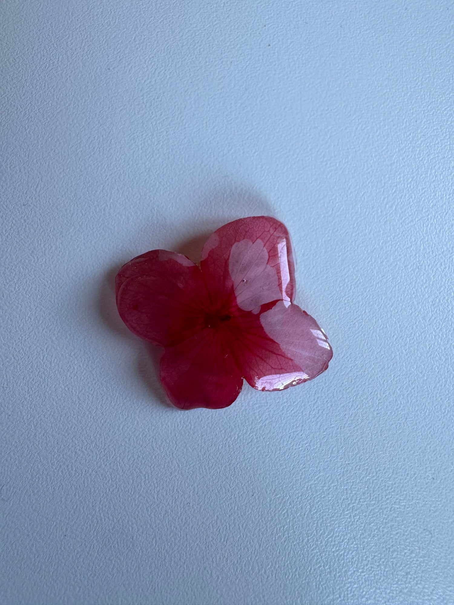 Imparfait - Cache bouton en fleur rouge