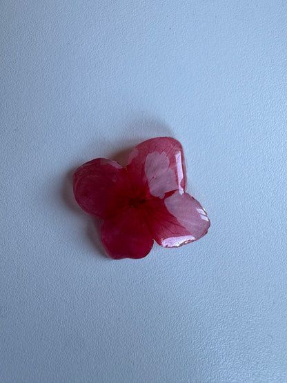 Imparfait - Cache bouton en fleur rouge