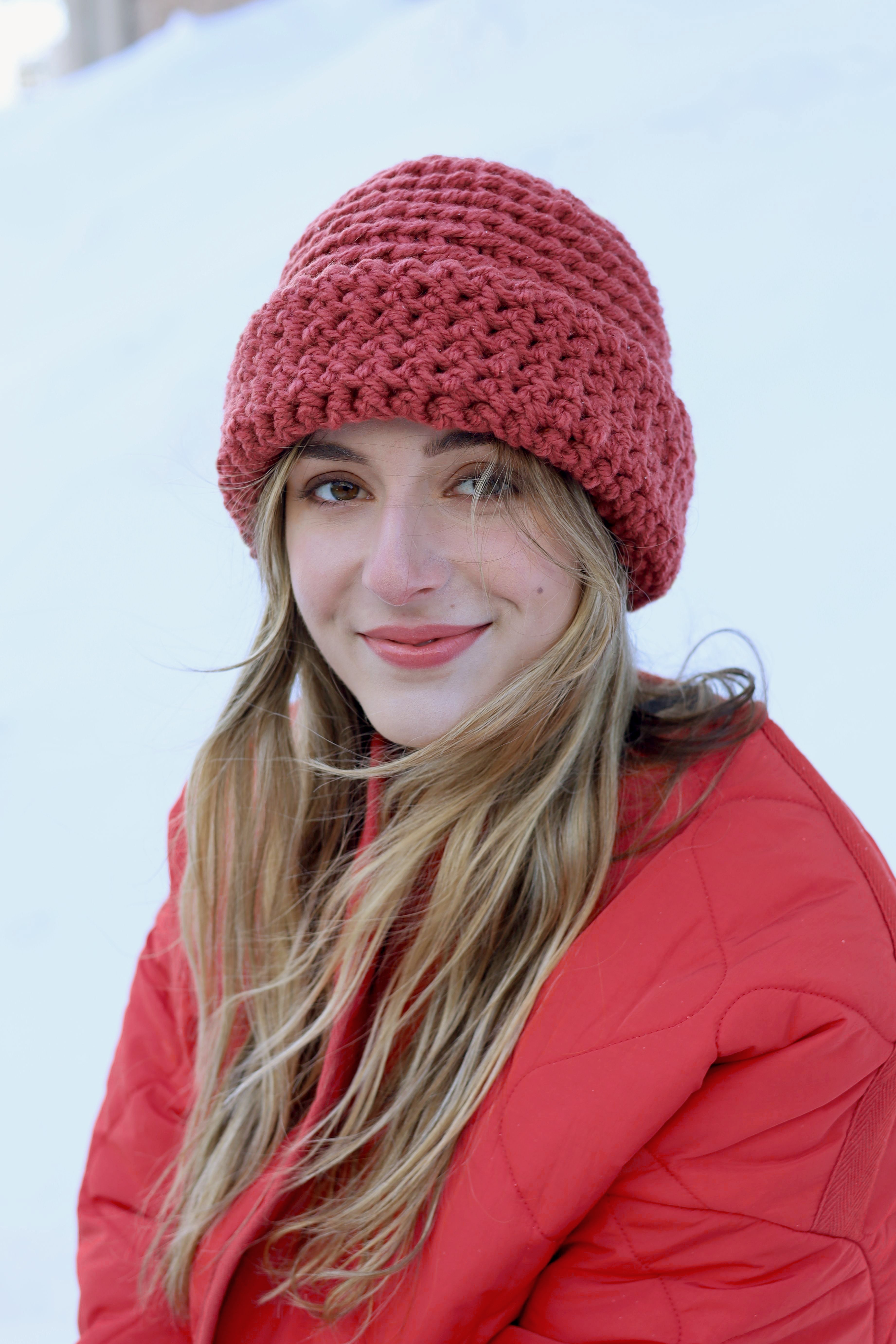 Échantillon - Tuque tricotée retournée brique